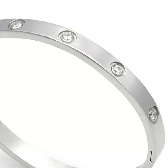 NEW Silver Round Diamond Bangle Bracelet - Picture 4 of 4